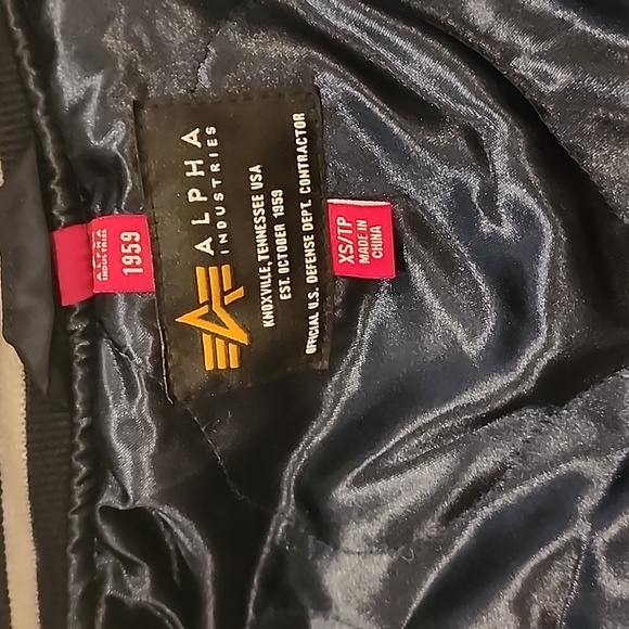 Alpha industries xs unisex varsity jacket NWOT - Picture 5 of 5